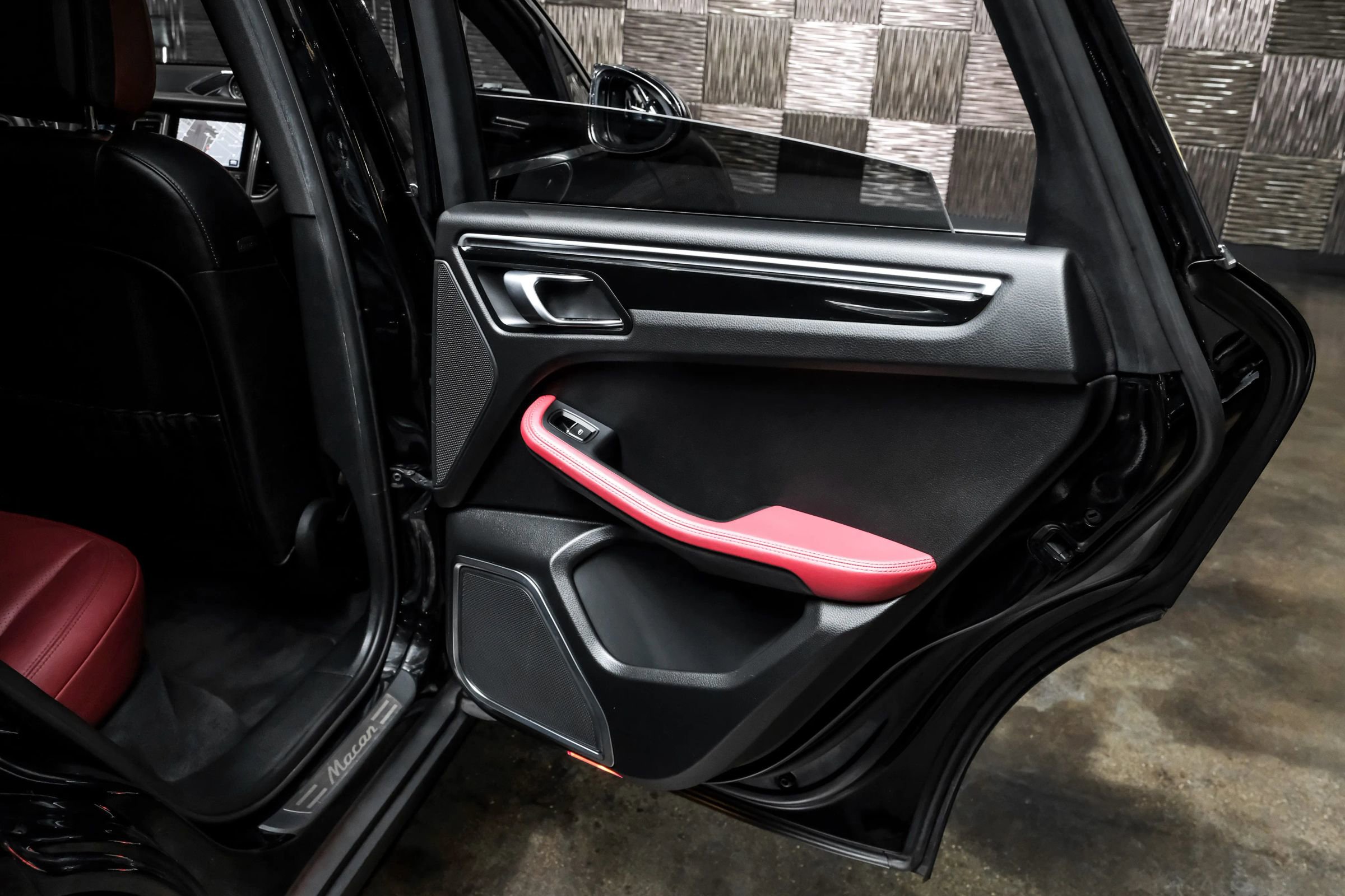 Used 2017 Porsche Macan S image 49