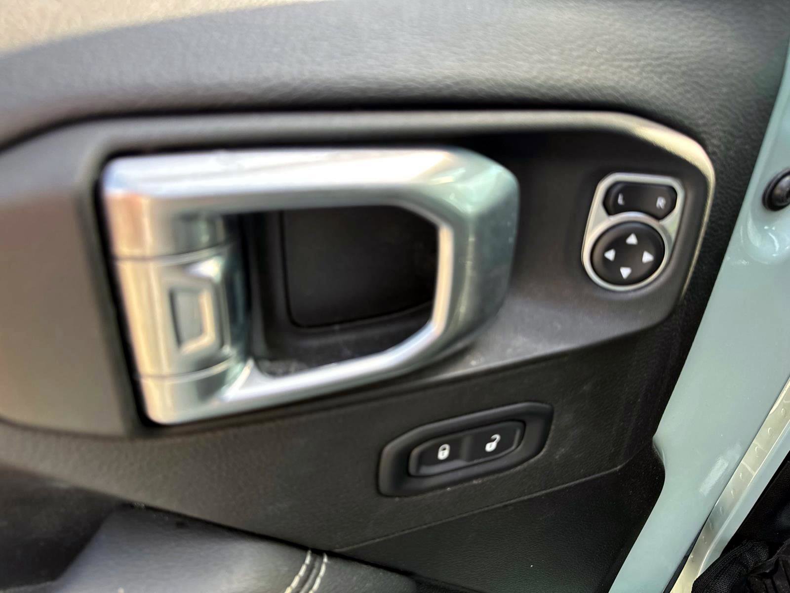 Used 2023 Jeep Wrangler Unlimited Sahara w/ Cold Weather Group AWD/4WD image 14