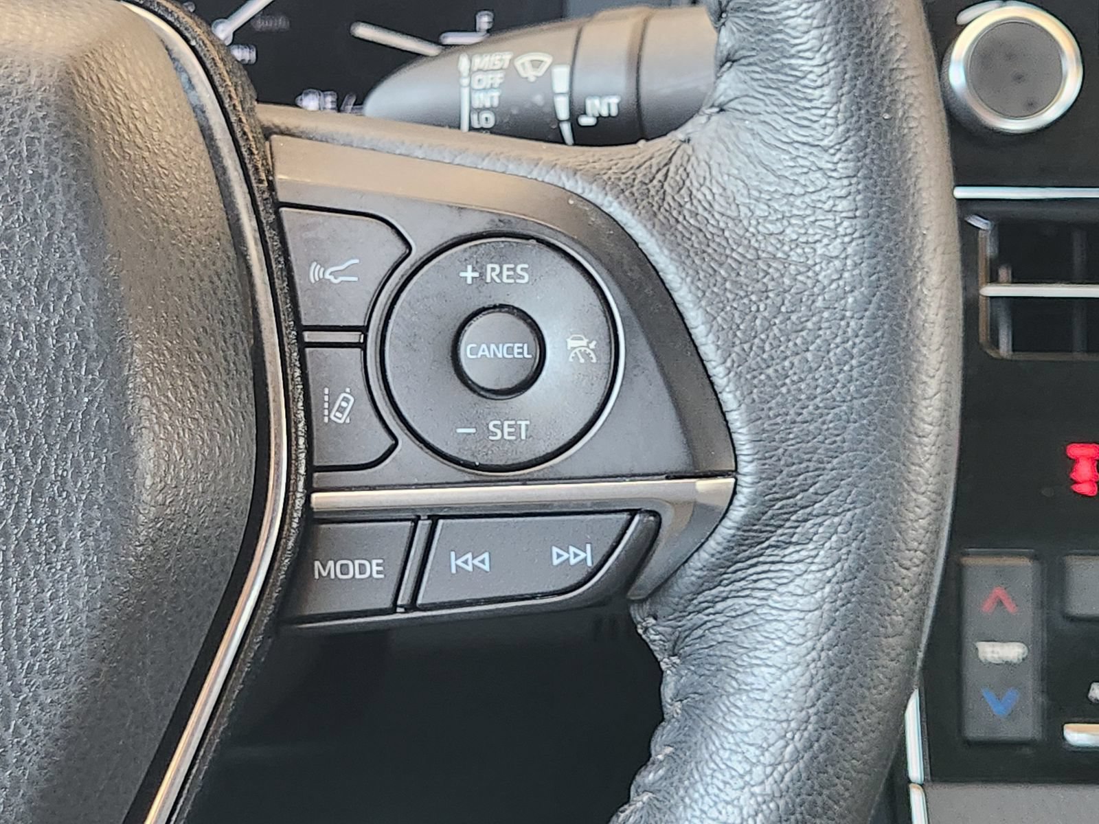 Used 2022 Toyota Avalon XLE FWD image 30