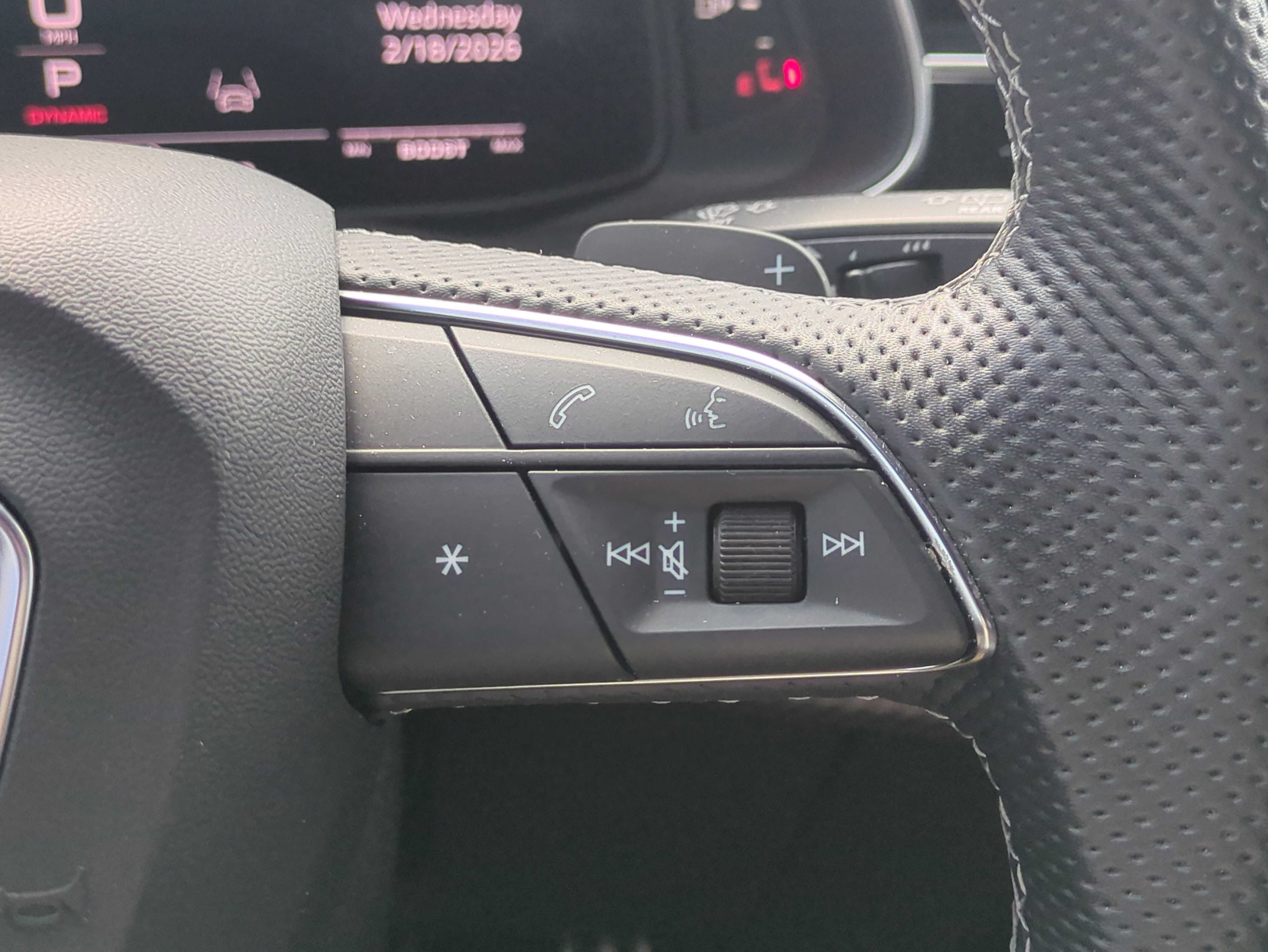 Used 2025 Audi SQ7 Premium Plus w/ Executive Package image 28