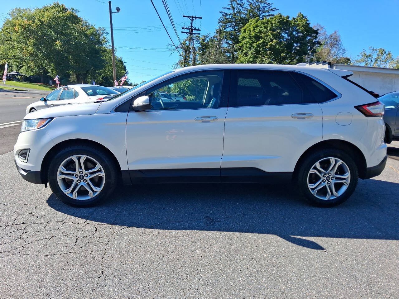 Used 2017 Ford Edge Titanium w/ Technology Package AWD/4WD image 2