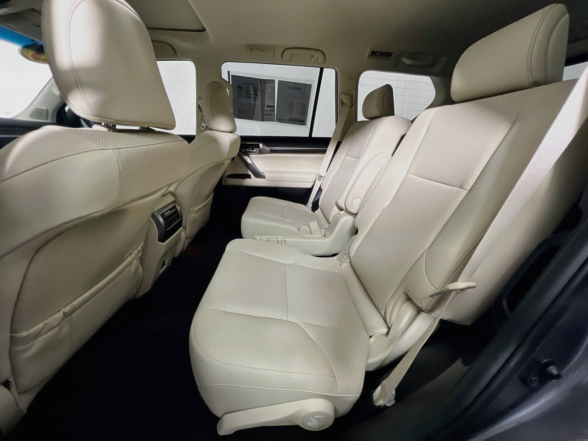 Used 2023 Lexus GX 460 Premium w/ Accessory Package AWD/4WD image 28