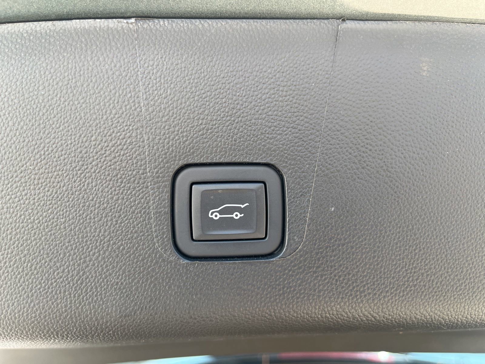 Used 2023 Chevrolet Traverse LT image 12