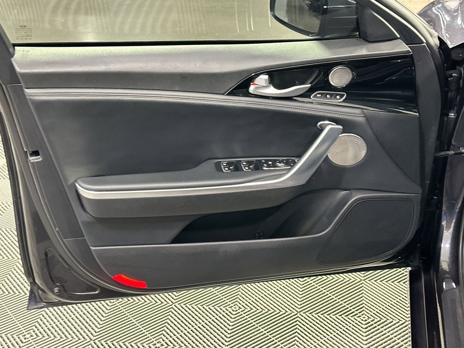 Used 2019 Kia Stinger Premium image 13