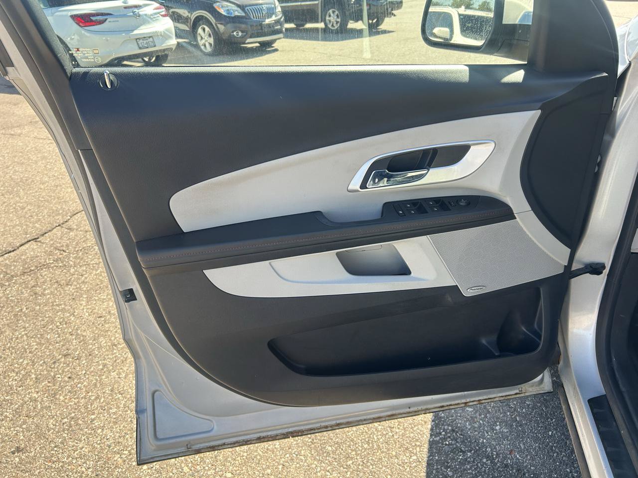 Used 2010 Chevrolet Equinox LT FWD image 16