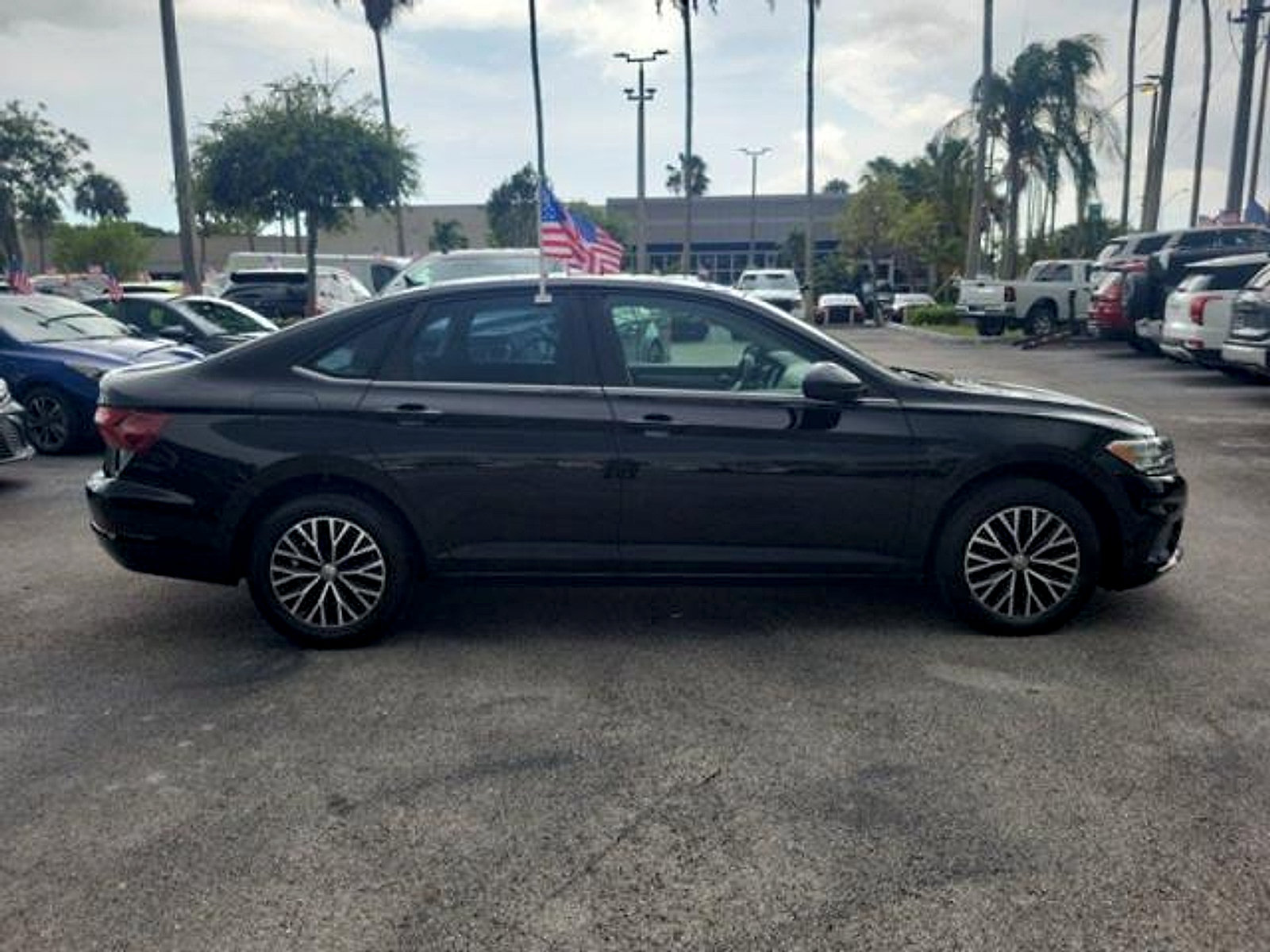 Used 2020 Volkswagen Jetta SE w/ SE Cold Weather Package FWD image 8