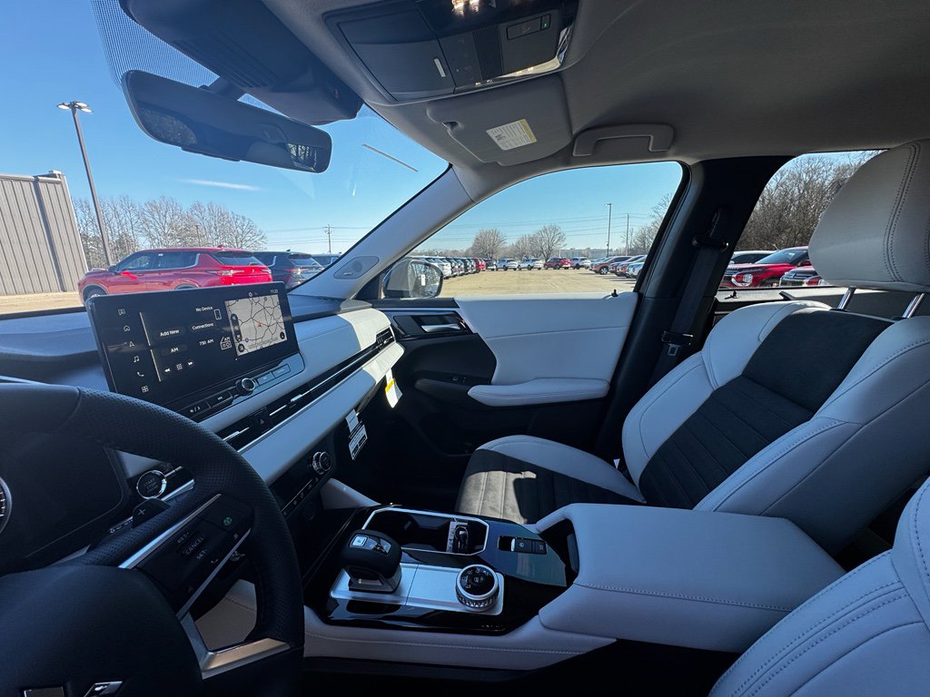 New 2026 Mitsubishi Outlander LE image 13