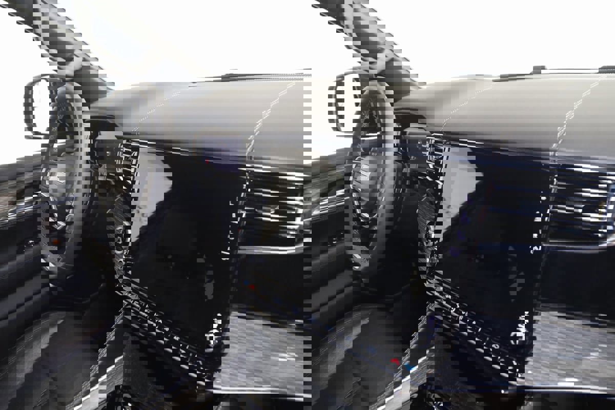 Used 2023 Jeep Grand Cherokee Laredo X image 52