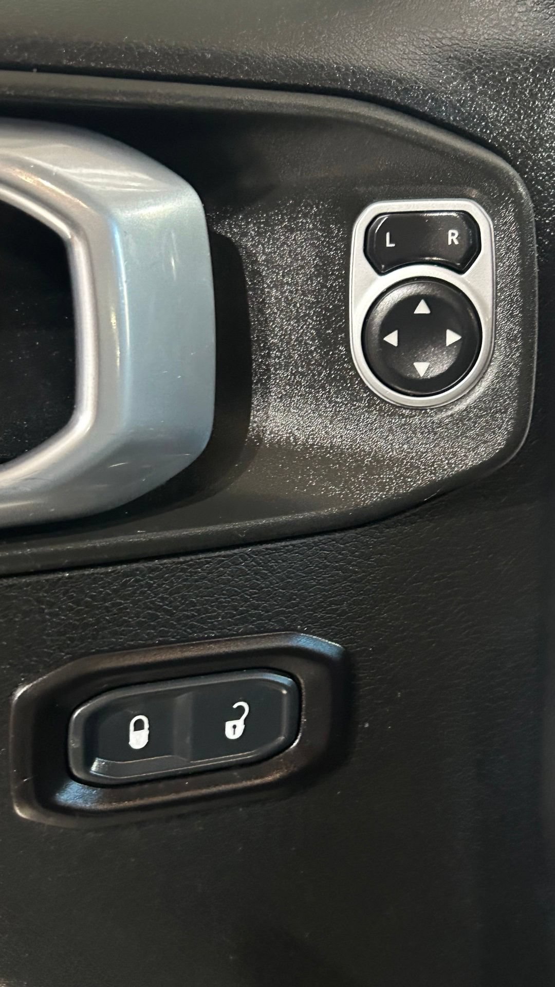 Used 2019 Jeep Wrangler Sport AWD/4WD image 36