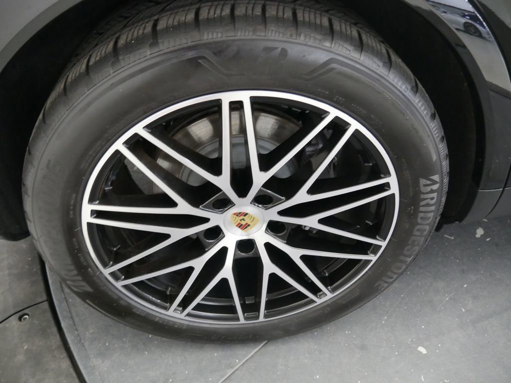 Certified 2024 Porsche Cayenne image 15