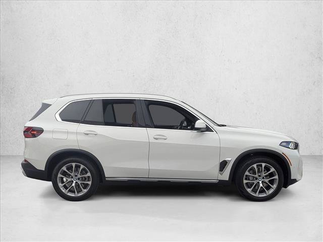 Used 2026 BMW X5 xDrive40i w/ Premium Package AWD/4WD image 5