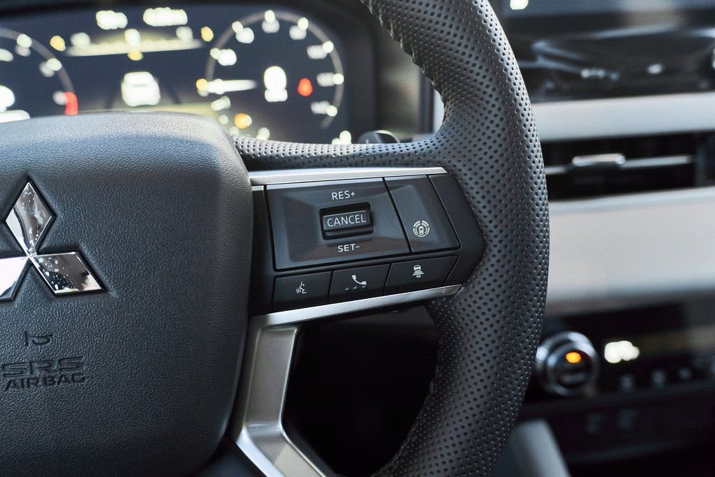 New 2026 Mitsubishi Outlander SE FWD image 38