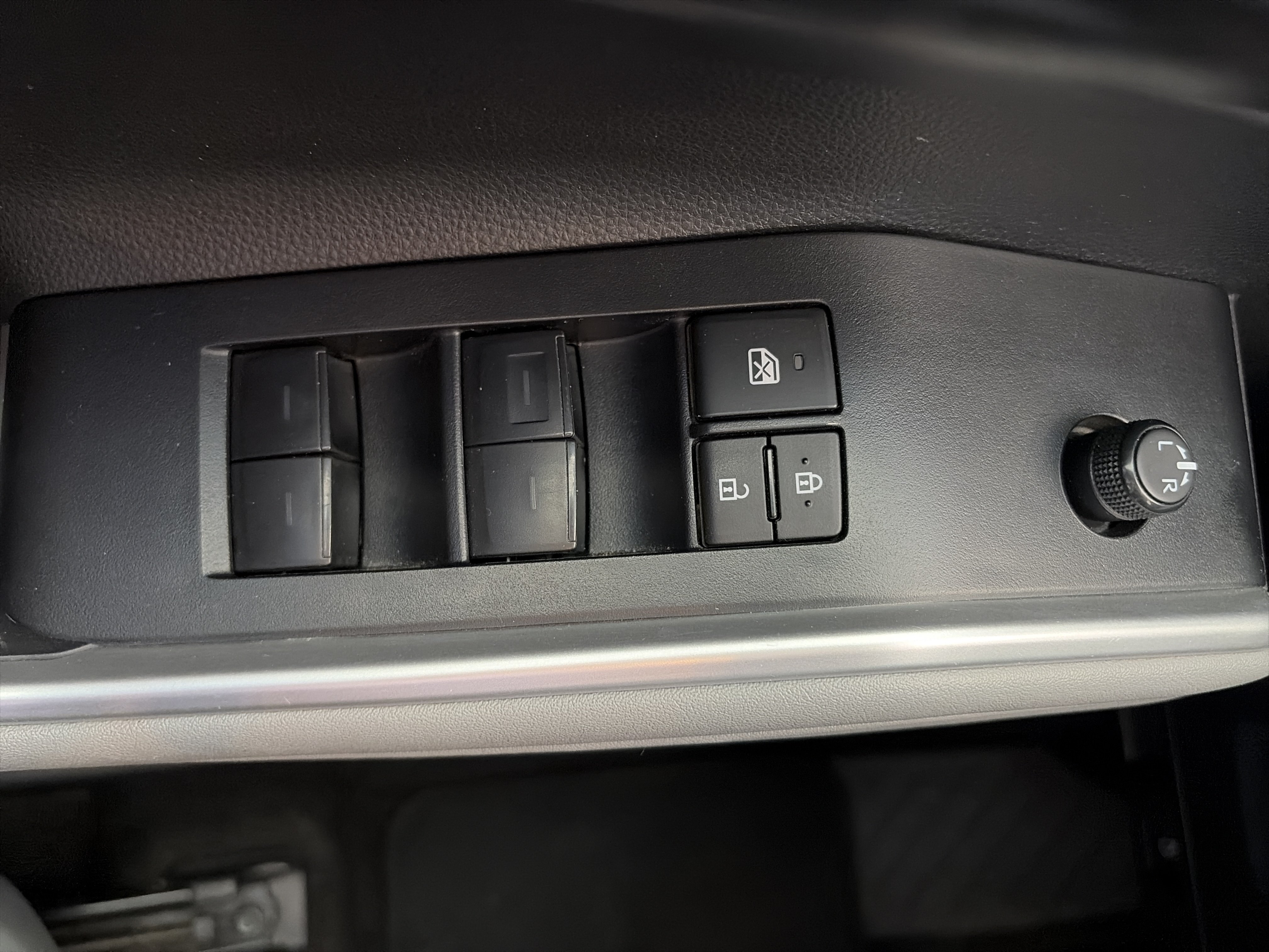 Used 2023 Toyota Highlander L FWD image 27