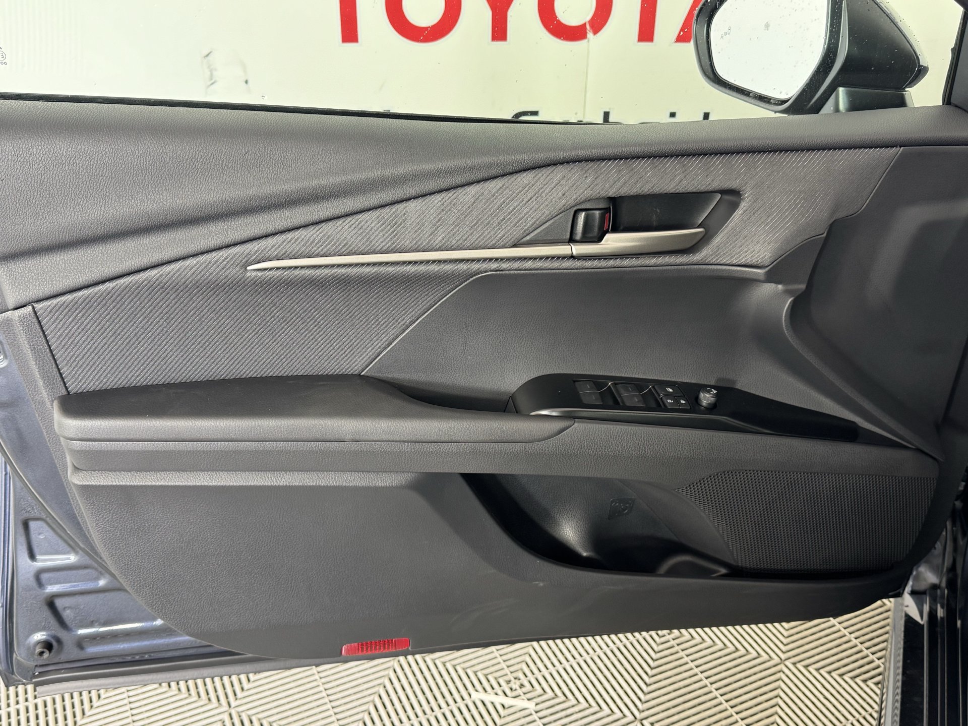 New 2026 Toyota Camry Hybrid FWD image 13