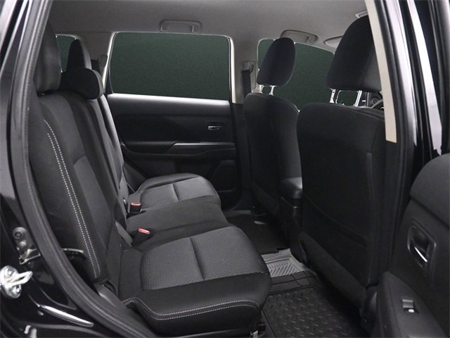Used 2018 Mitsubishi Outlander SE image 16