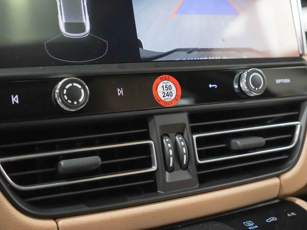 Certified 2026 Porsche Macan AWD/4WD image 33