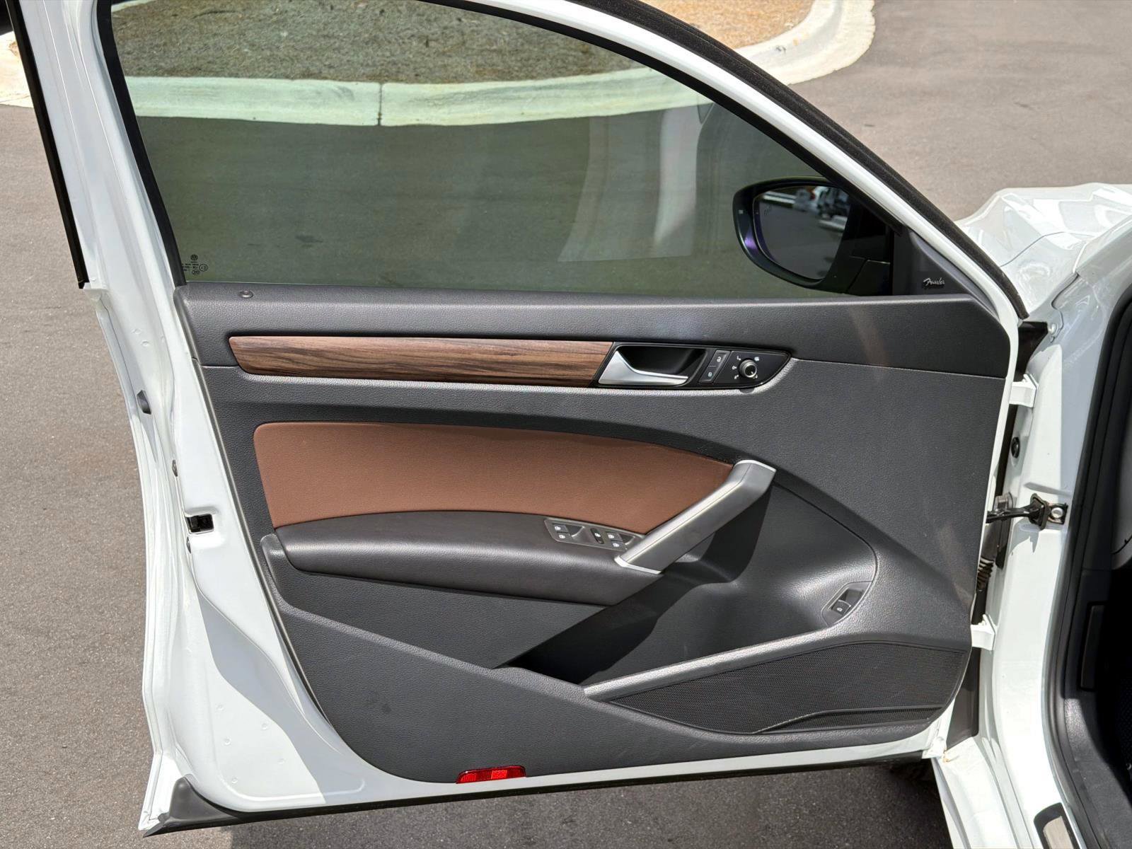 Used 2022 Volkswagen Passat 2.0T image 17