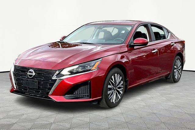 Used 2023 Nissan Altima 2.5 SV w/ SV Premium Package image 3
