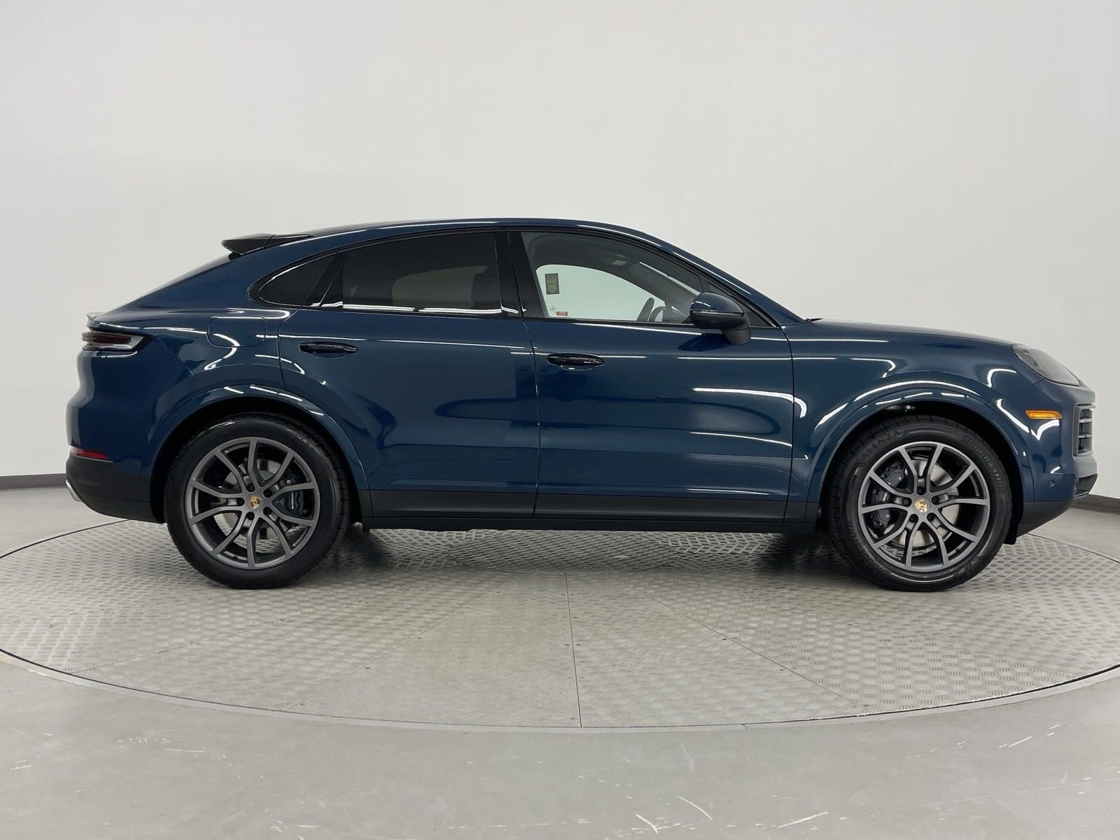 New 2025 Porsche Cayenne Coupe image 8