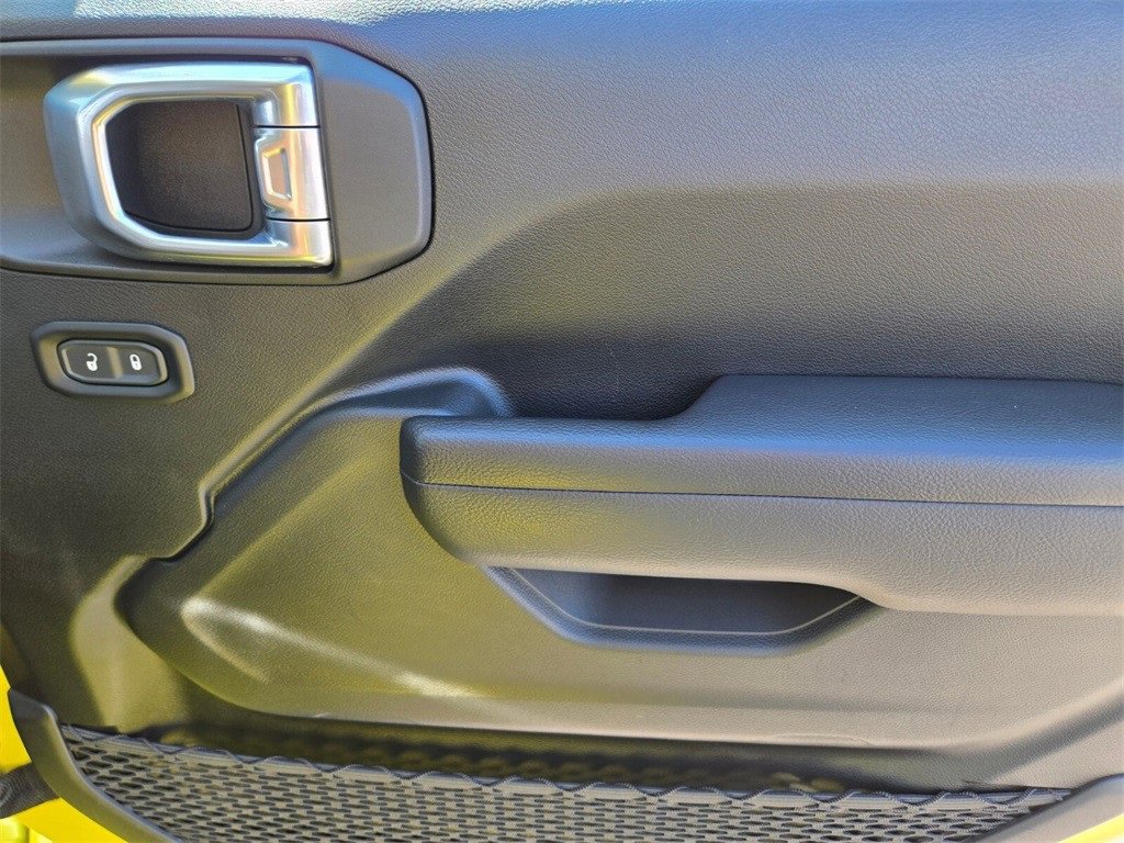 Used 2023 Jeep Gladiator Mojave w/ Cold Weather Group image 21