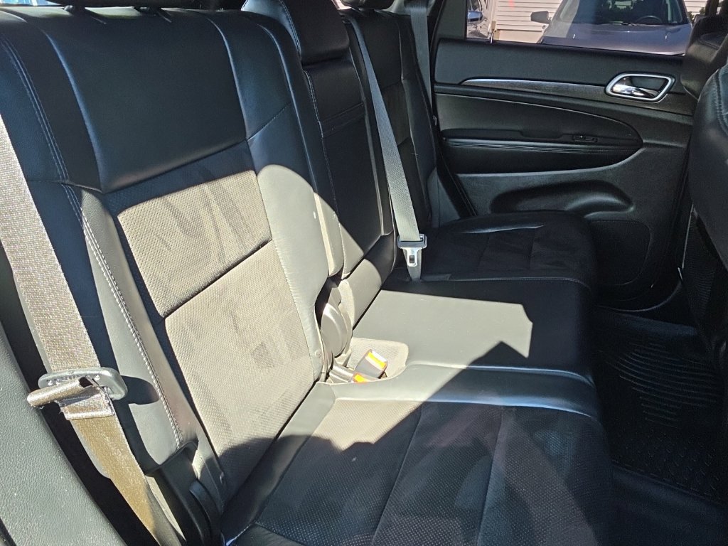 Used 2017 Jeep Grand Cherokee Altitude AWD/4WD image 27
