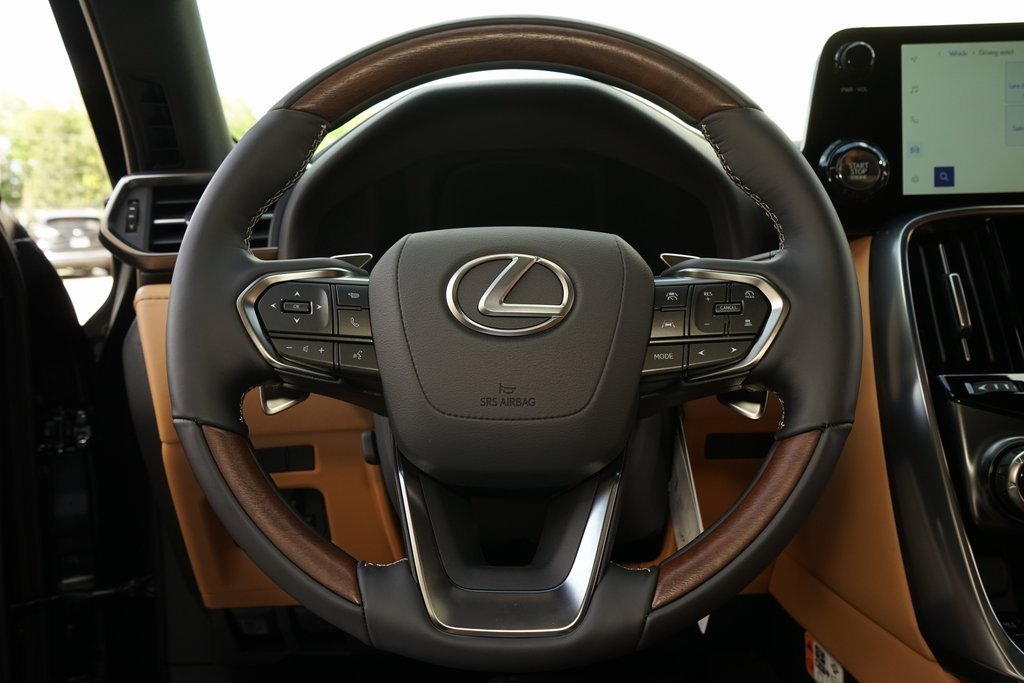 Used 2025 Lexus LX 600 4WD w/ Luxury Package image 12