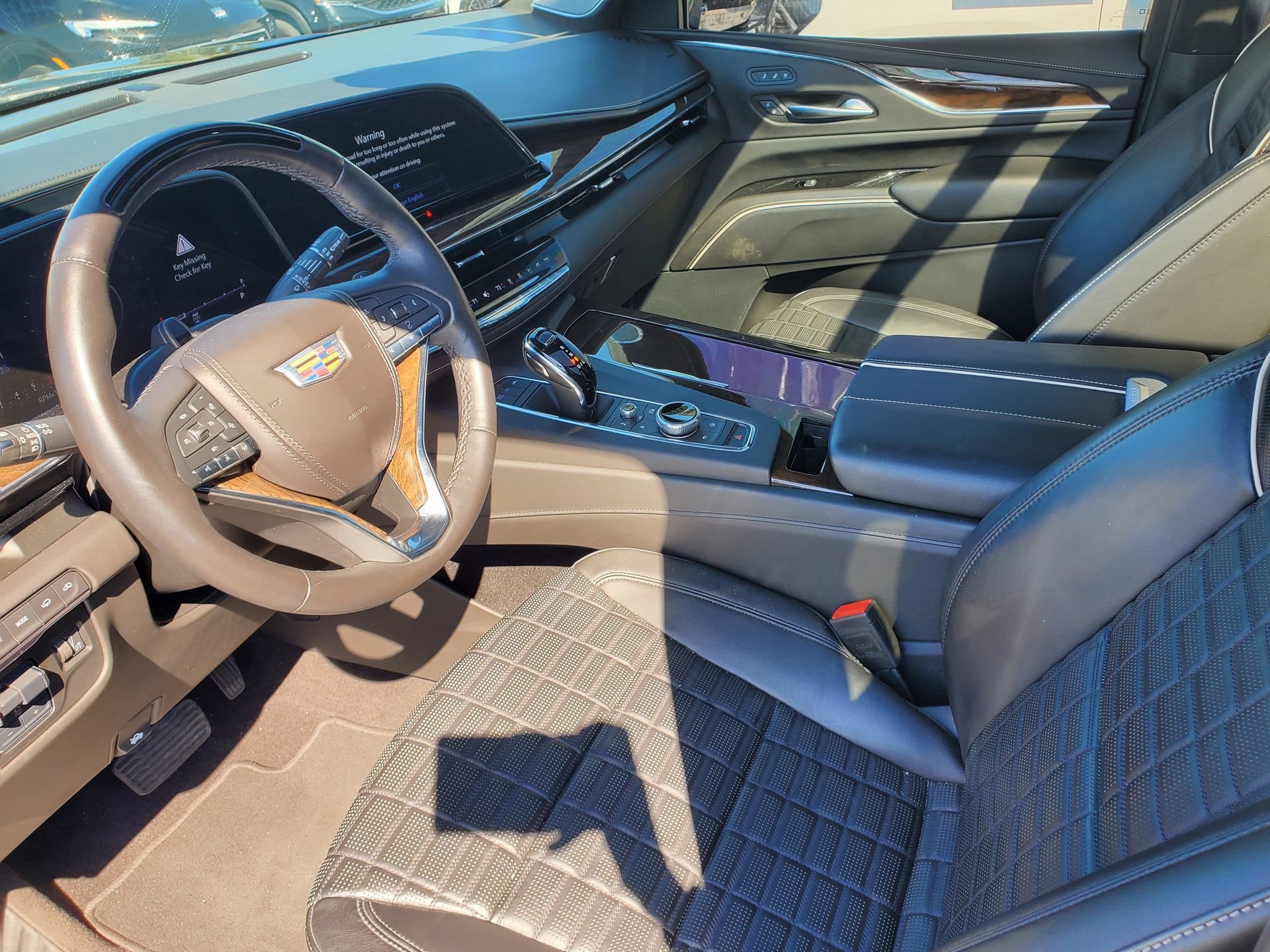 Used 2024 Cadillac Escalade Premium Luxury Platinum image 19