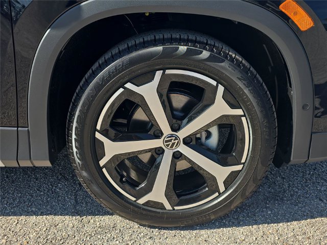 New 2026 Volkswagen Tiguan SE FWD image 8