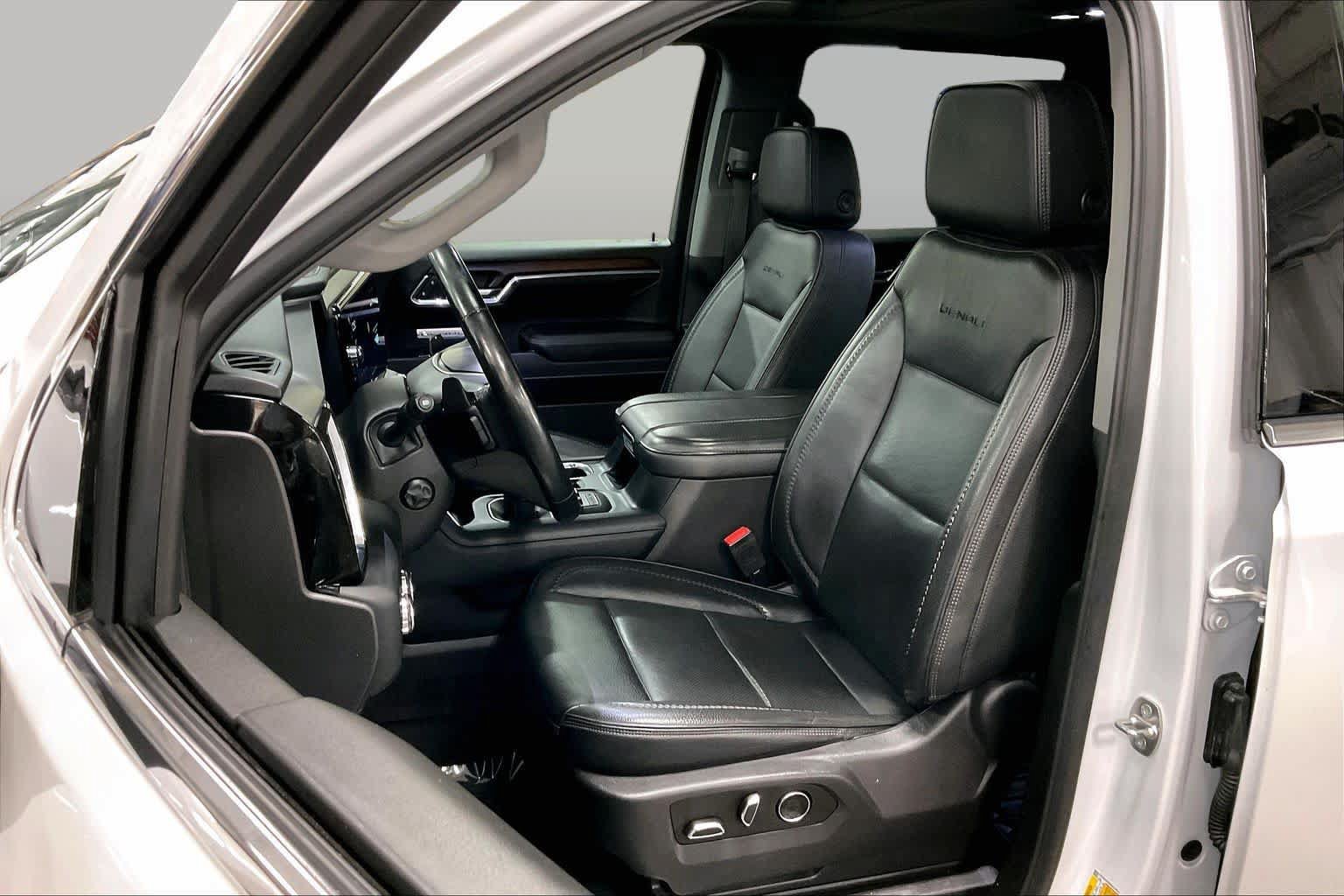 Used 2024 GMC Sierra 1500 Denali w/ Denali Reserve Package AWD/4WD image 8