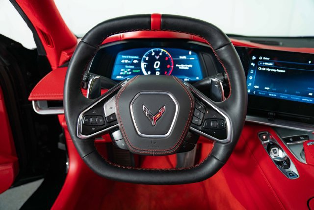 Used 2025 Chevrolet Corvette Stingray Premium Conv w/ Z51 Performance Package RWD image 17