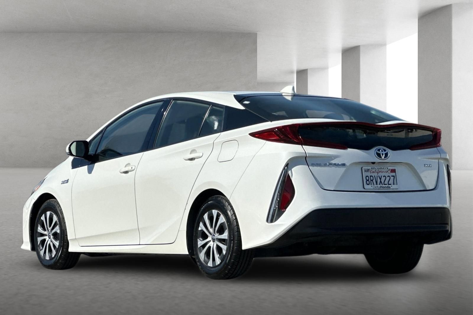 Used 2020 Toyota Prius Prime XLE image 6