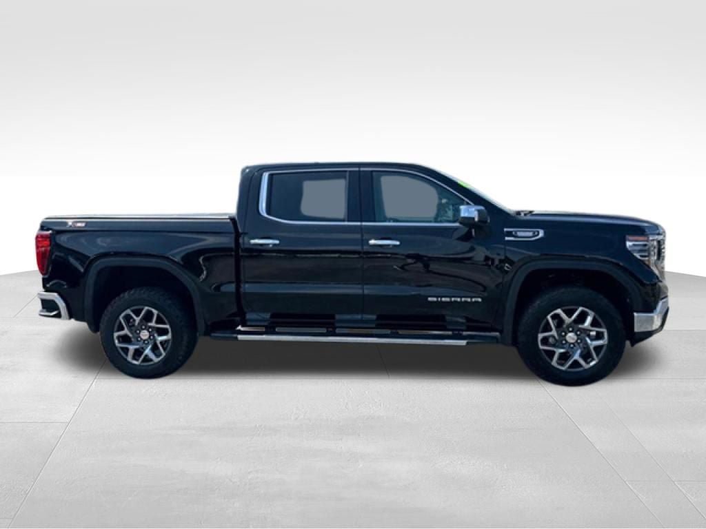 Used 2023 GMC Sierra 1500 SLT w/ SLT Premium Package AWD/4WD image 9