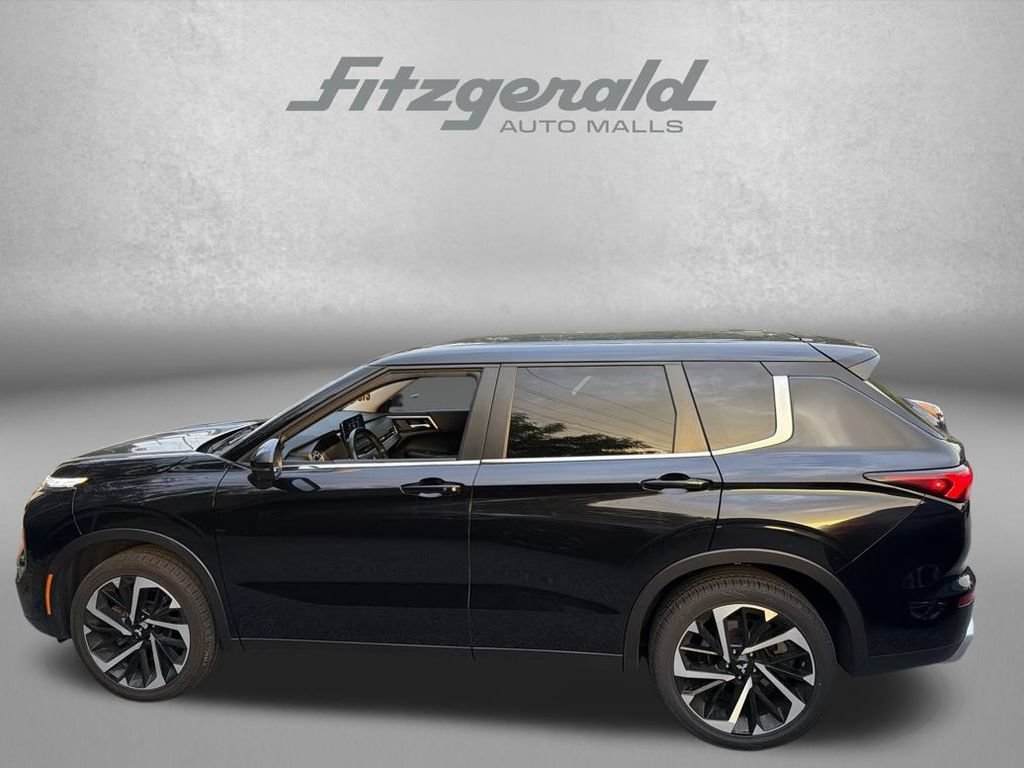 Used 2024 Mitsubishi Outlander SE AWD/4WD image 3
