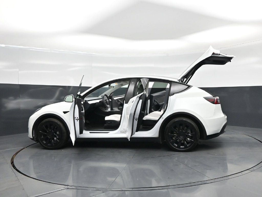 Used 2023 Tesla Model Y Long Range AWD/4WD image 27