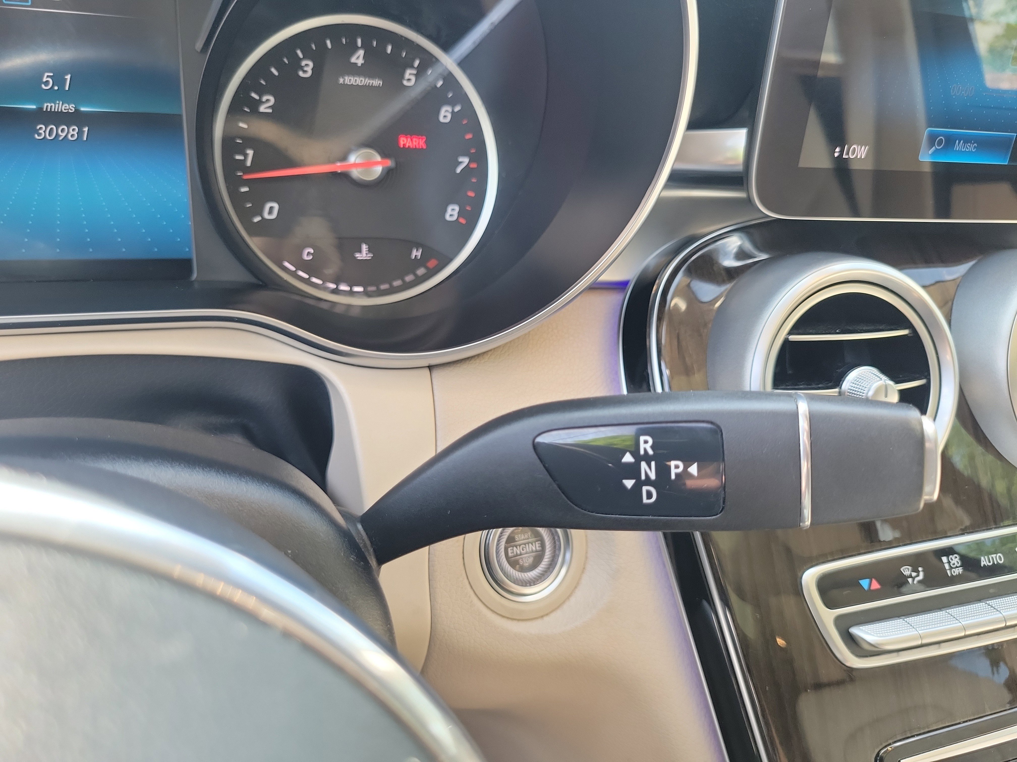 Used 2020 Mercedes-Benz GLC 300 w/ Premium Package image 27