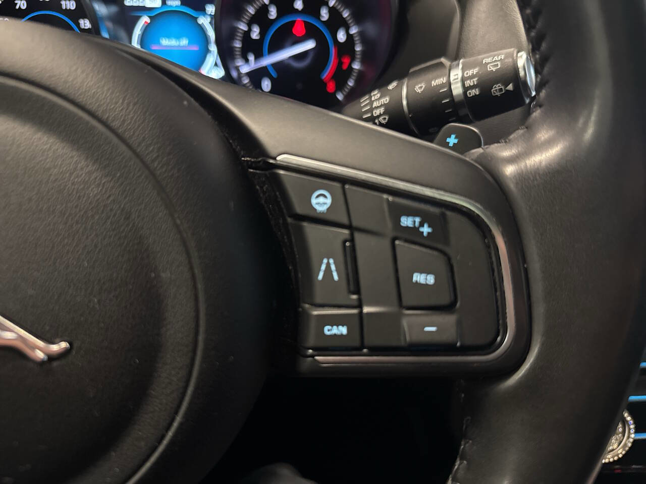Used 2020 Jaguar F-PACE Premium image 35