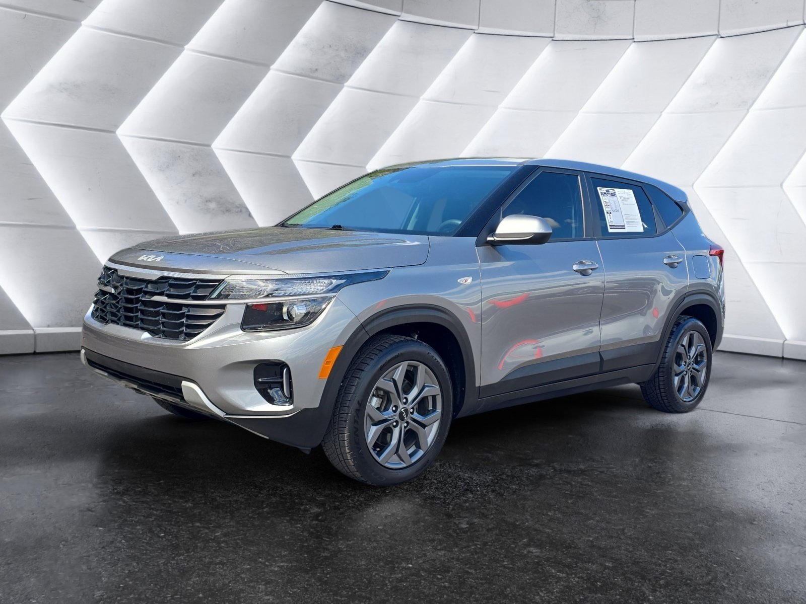 Used 2024 Kia Seltos LX video 1