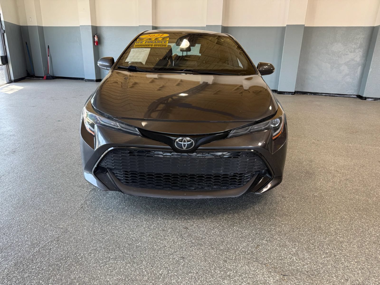 Used 2021 Toyota Corolla SE w/ Carpet Mat Package (TMS) FWD image 2