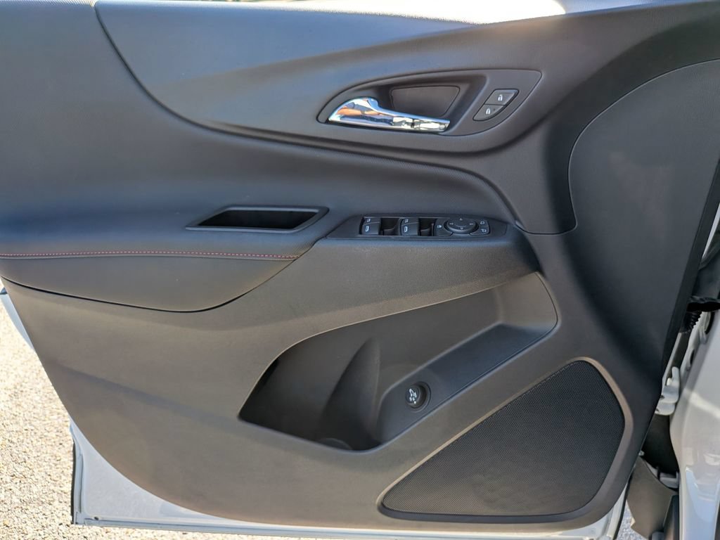 Used 2023 Chevrolet Equinox RS AWD/4WD image 30