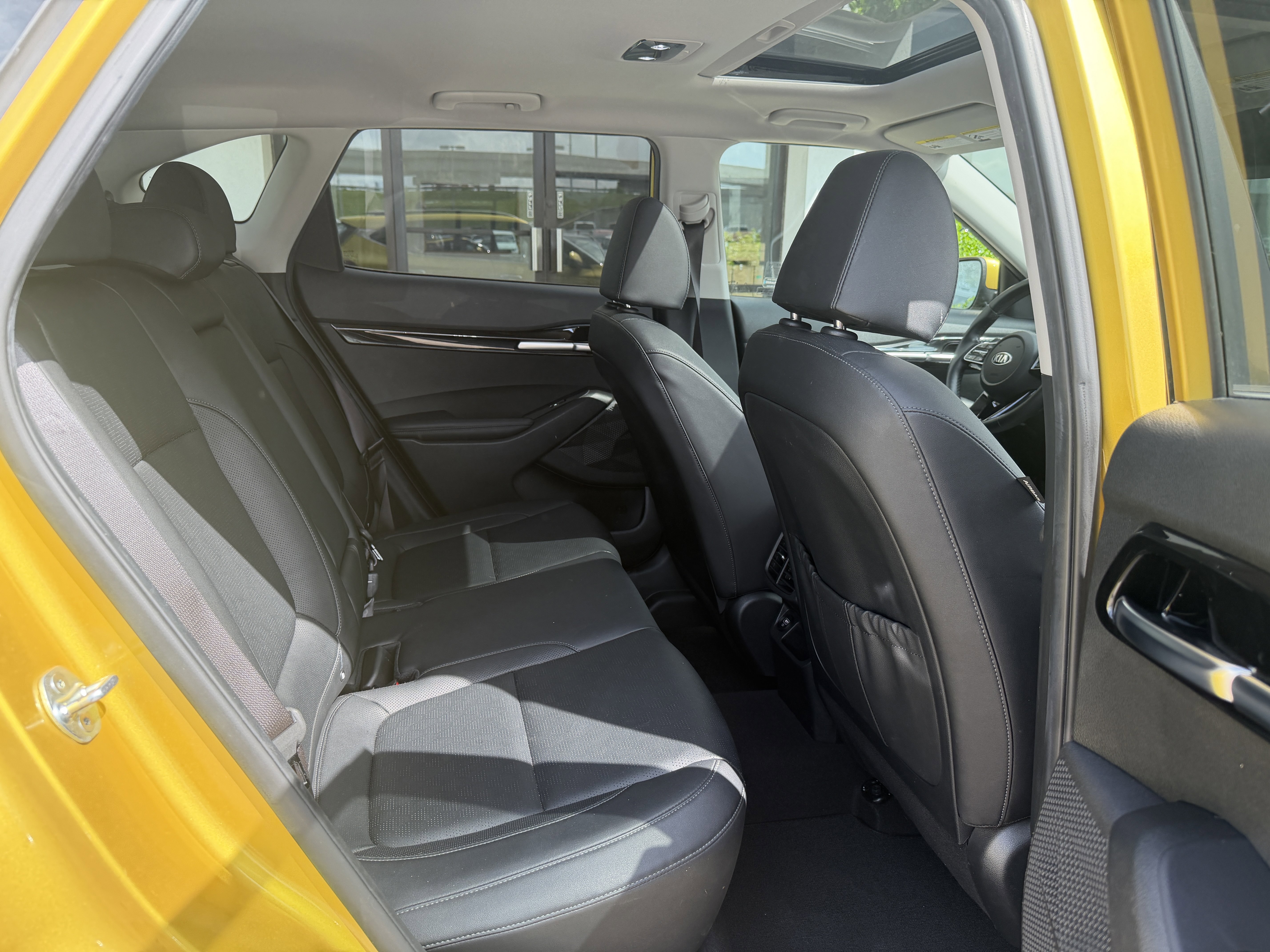 Used 2021 Kia Seltos SX w/ SX Sunroof Package AWD/4WD image 24