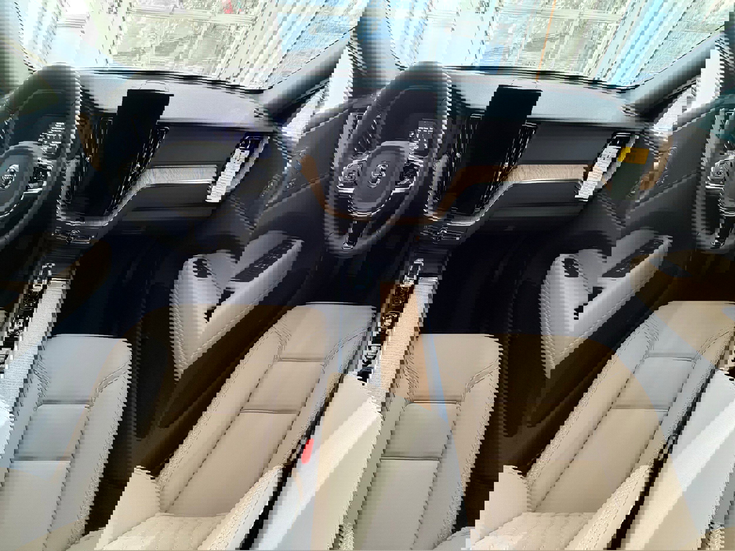 New 2026 Volvo XC60 B5 Plus w/ Protection Package Premier image 19