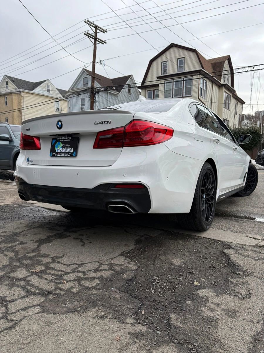 Used 2017 BMW 540i xDrive image 3