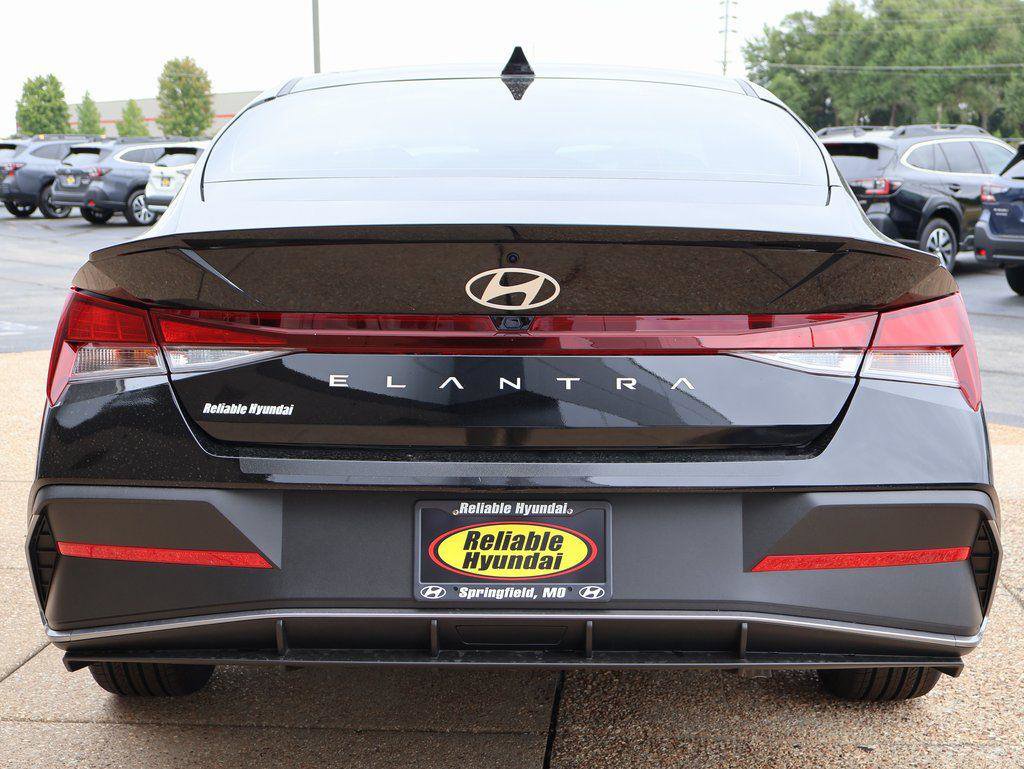 New 2025 Hyundai Elantra Sport image 5