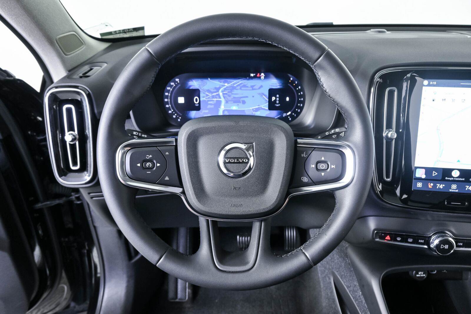 Used 2024 Volvo XC40 B5 Core w/ Protection Package Premier AWD/4WD image 8