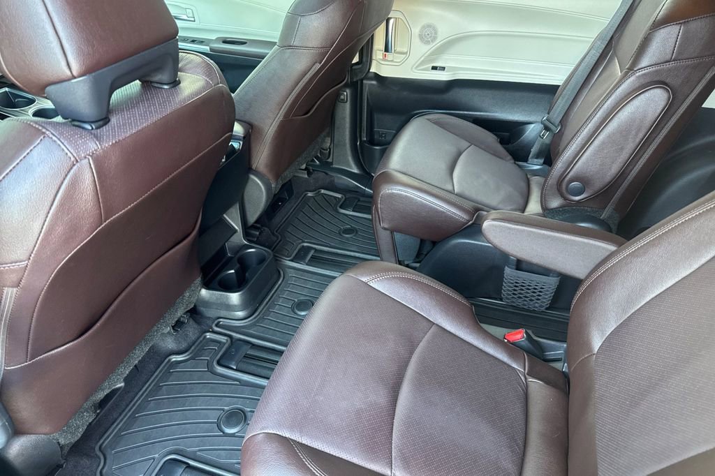 Certified 2023 Toyota Sienna Platinum image 11