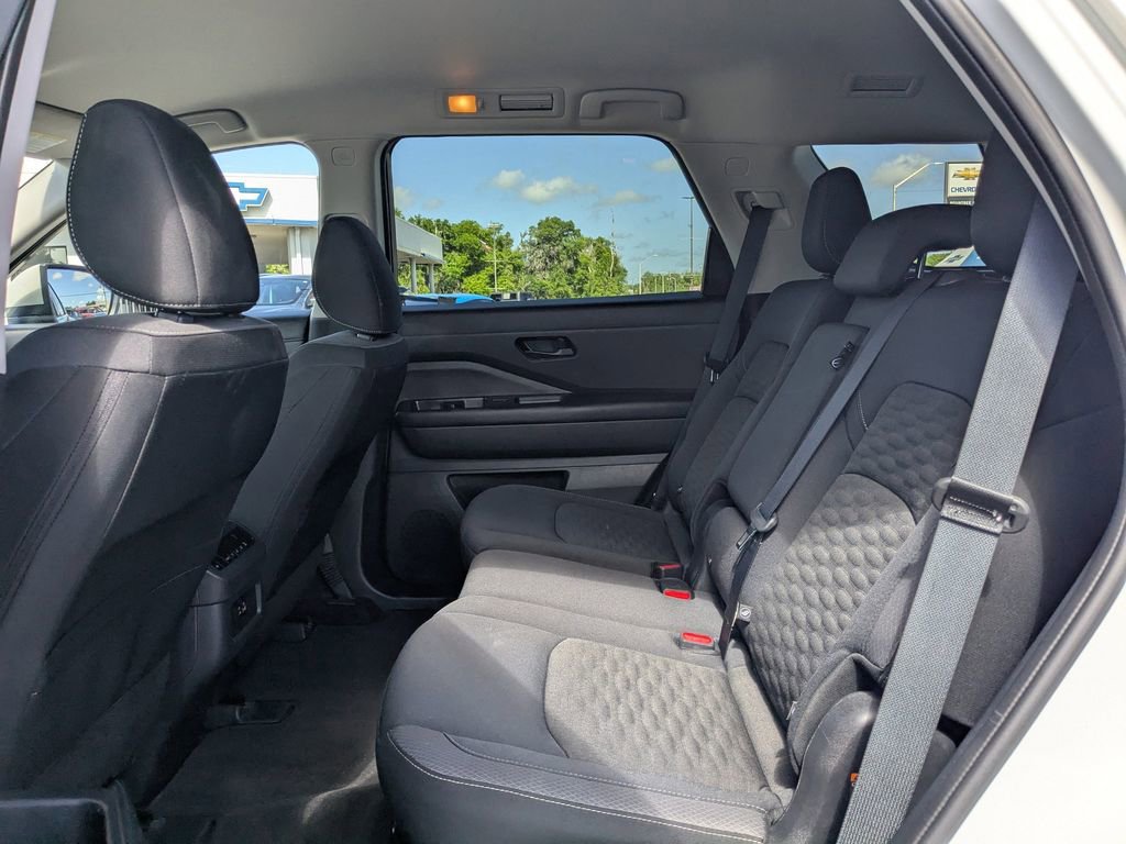 Used 2024 Nissan Pathfinder SV image 13