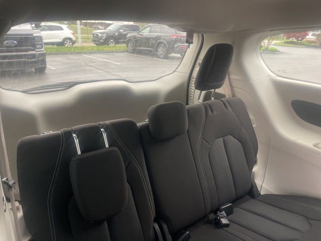Used 2023 Chrysler Voyager LX image 11