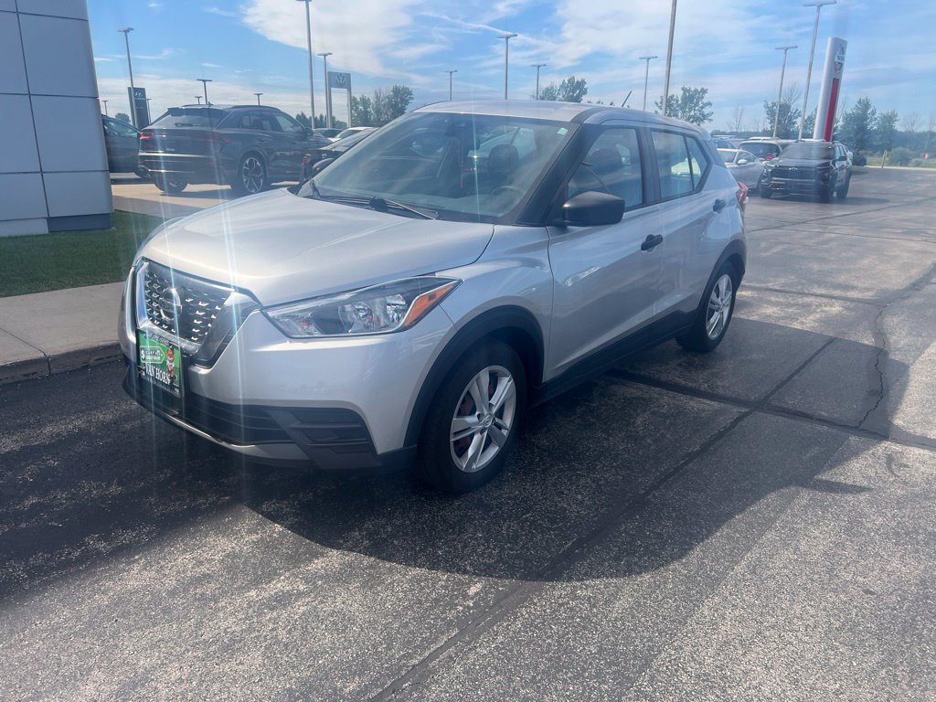 Used 2020 Nissan Kicks S FWD image 2