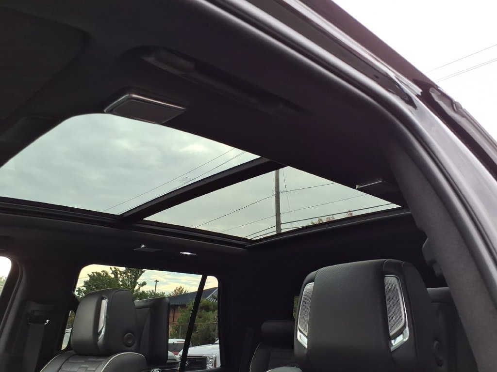 Used 2021 Cadillac Escalade Premium Luxury Platinum AWD/4WD image 19