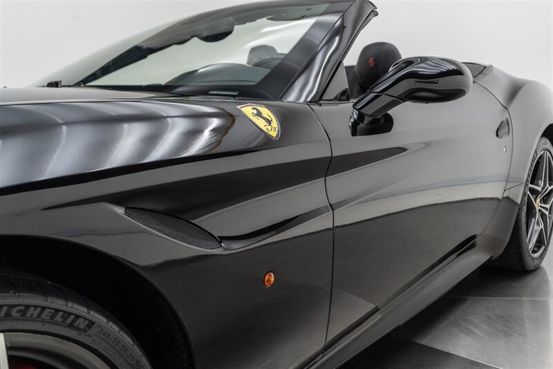 Used 2017 Ferrari California T RWD image 21